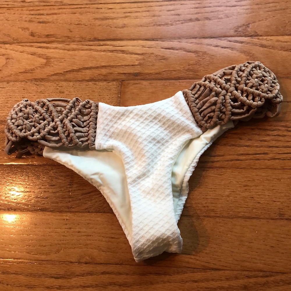 White bikini set with hand braid detail. - Picture 4 of 5